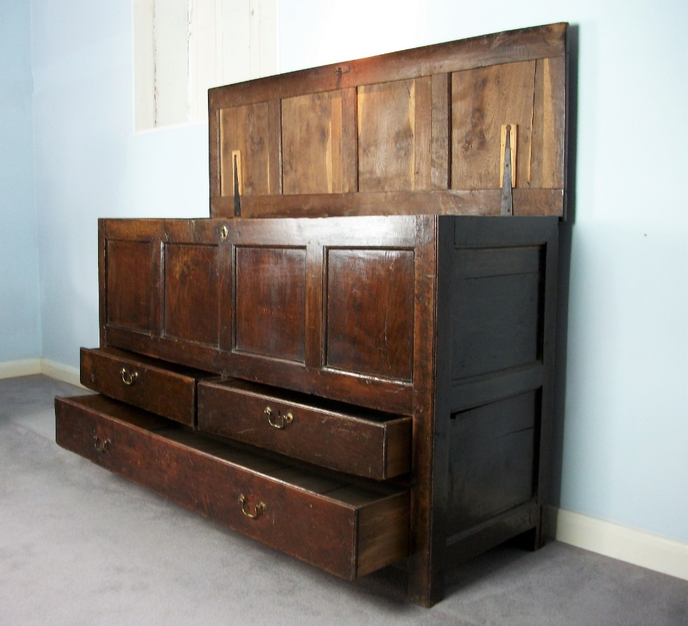 Late 17th Century Welsh Oak Coffer (Coffor) or Mule Chest